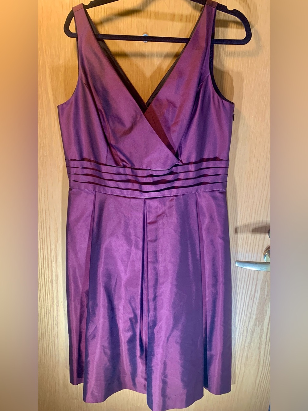 Ann Taylor 100% Silk Sleeveless Plum V-Neck Party Dress - Size 12